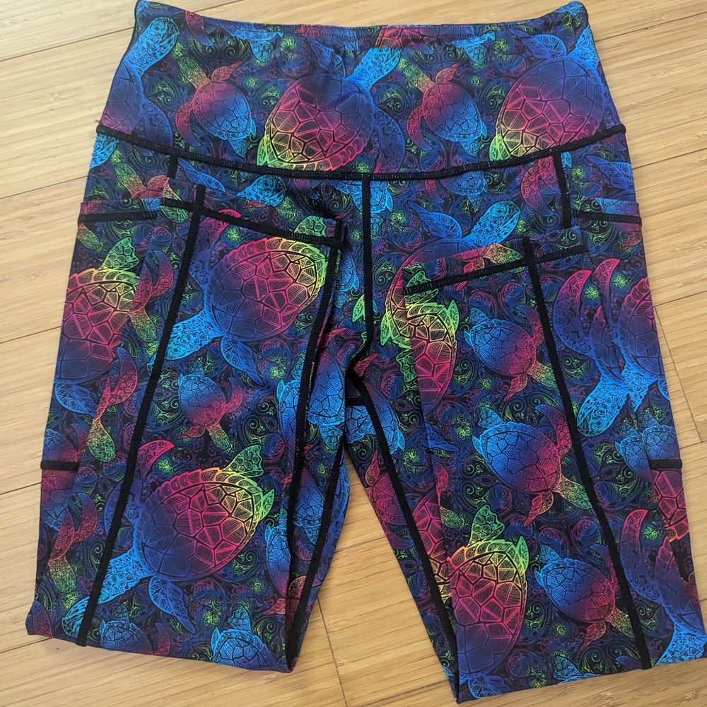 CVG leggings - Capri Size Small - Rainbow Turtle 🐢